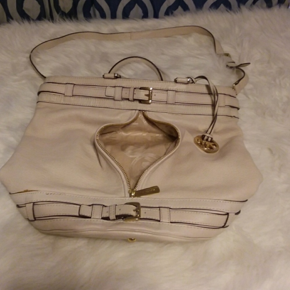 MARKDOWN - Michael Kors Kingsbury bucket bag - Picture 3 of 9